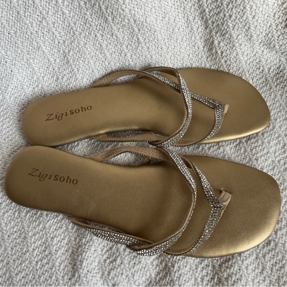 Zigi Soho Sandles Size 8 comfy with diamonds